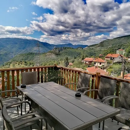 Villa каменната къща *