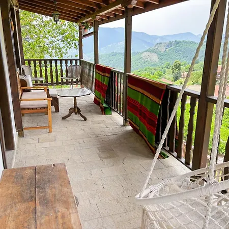каменната къща Villa *