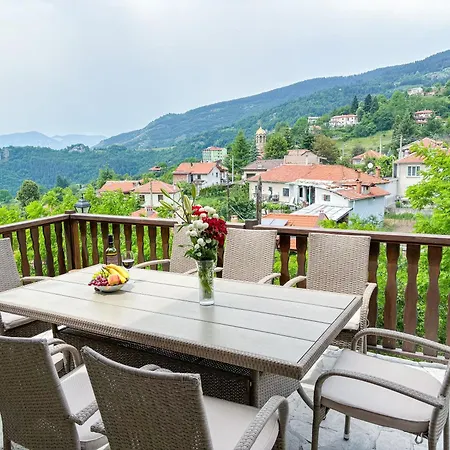 Villa каменната къща *