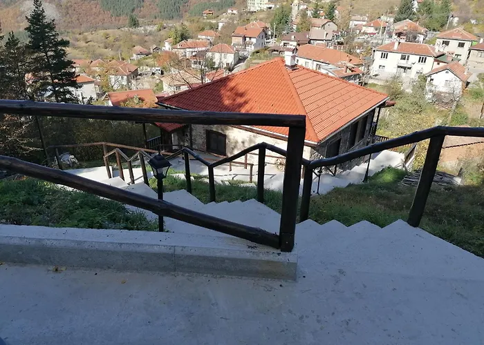 Villa каменната къща *