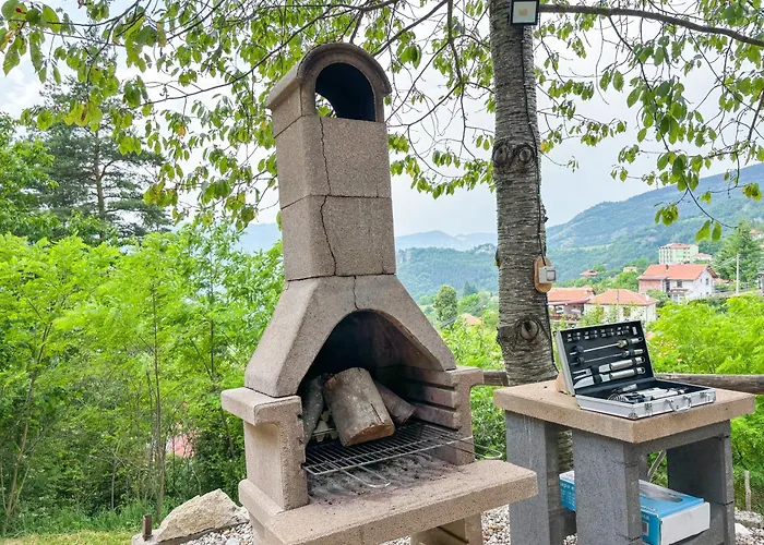 каменната къща Villa *